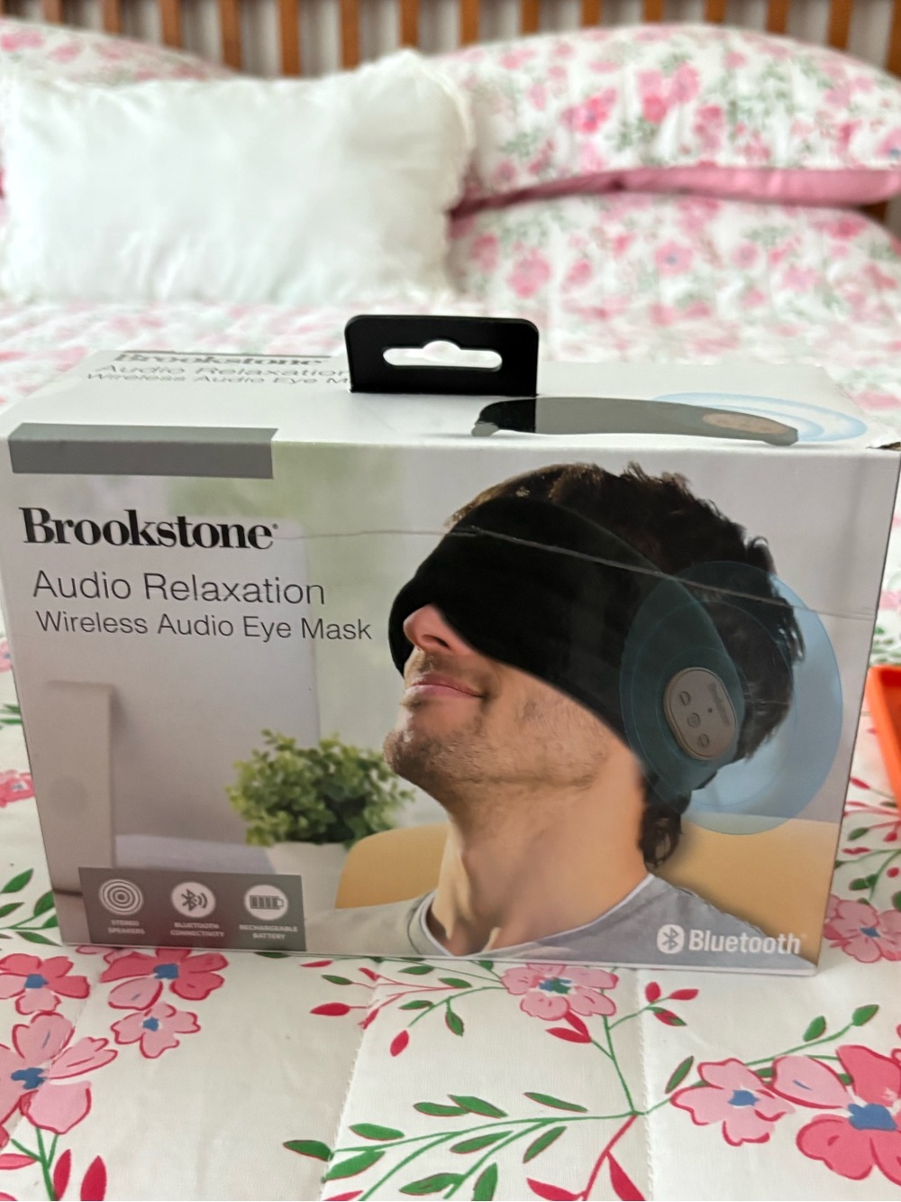 Brookstone Black Wireless Audio Eye Mask for Relaxation